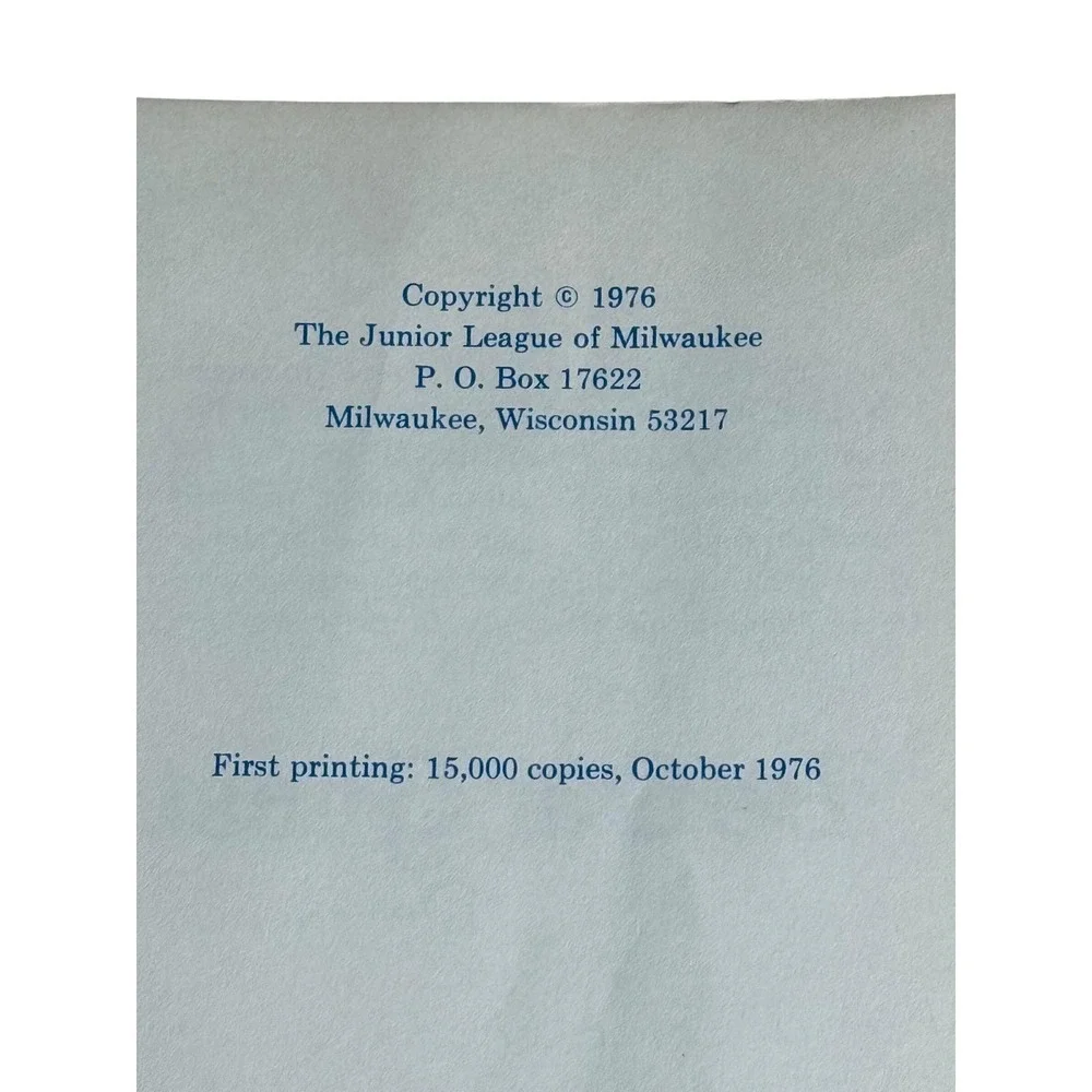 Vintage spiral‎ bound cookbook recipe collection Junior League Milwaukee 1976